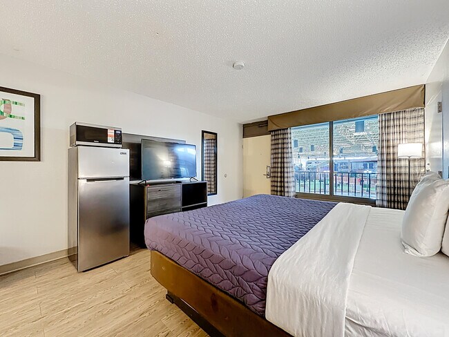 Building Photo - 910 Suemac Rd