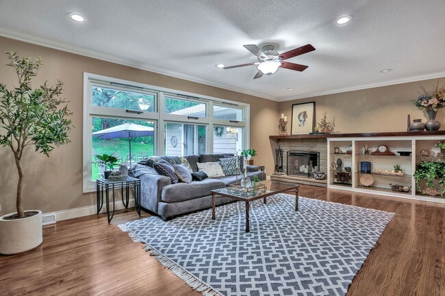 Building Photo - 16624 Elm Dr