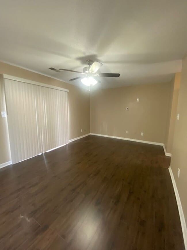 Building Photo - 6227 Crest Green Rd