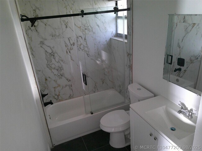 Building Photo - 3810 SW 52nd Ave