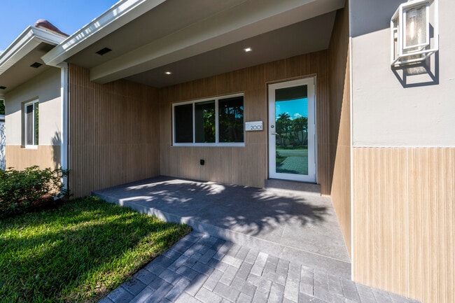 Building Photo - 2001 NE 17th Way