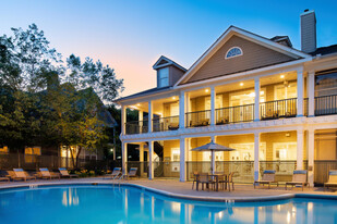Building Photo - Everly Darien