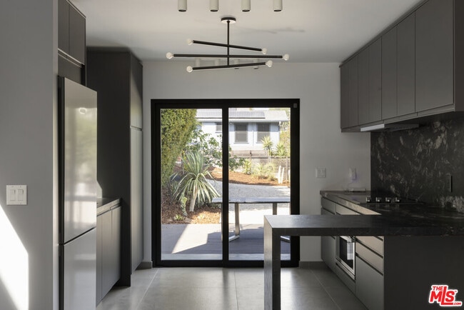 Building Photo - 2287 Baxter St