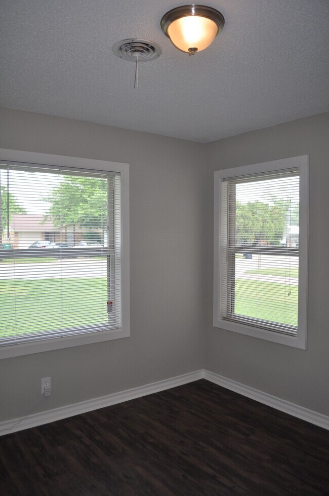 Building Photo - 817 Mulkey Ln