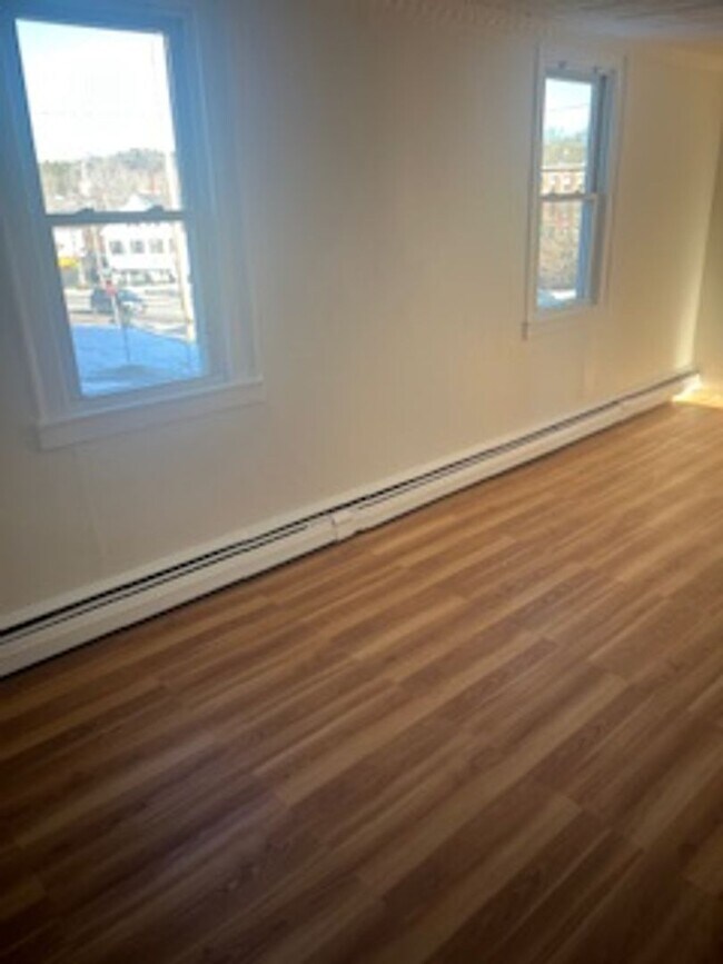 Building Photo - 19 High St