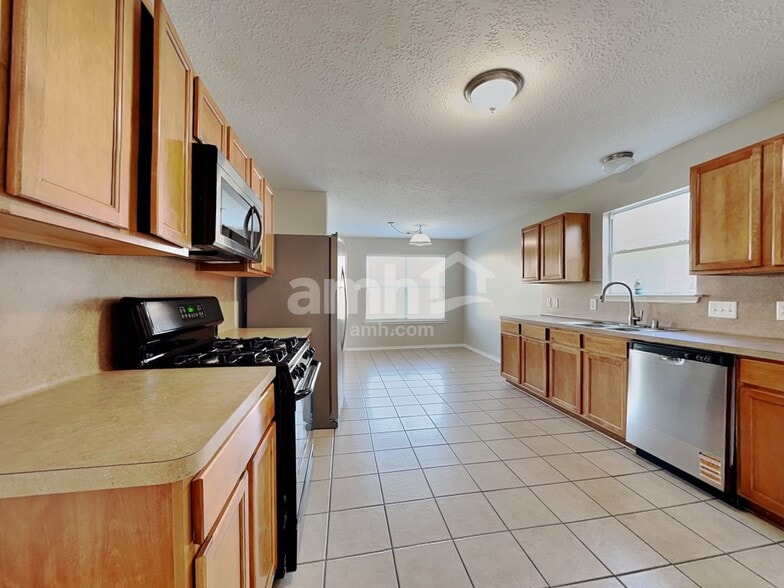 Building Photo - 7222 Winter Song Dr