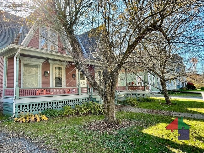 Building Photo - 225 Elm St