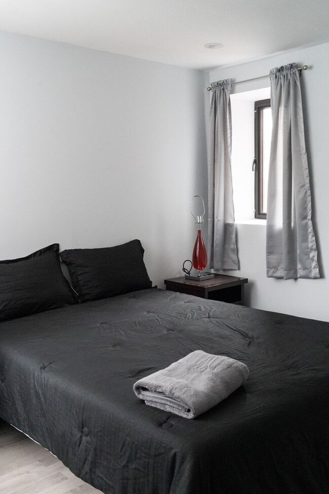 Building Photo - Luxury 4 bed + 2.5 bath apartments in East Rock