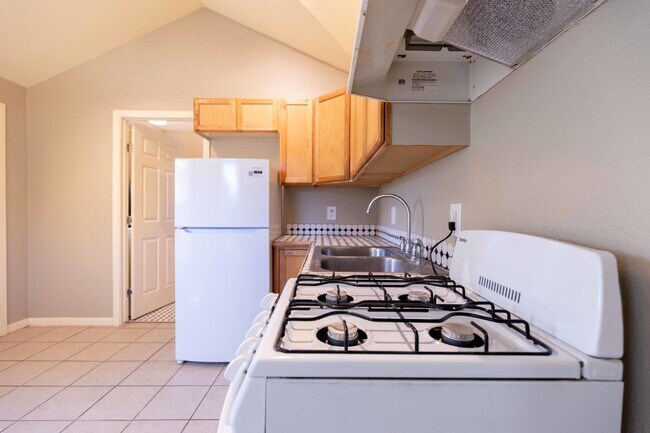 Building Photo - 330 Gem Ln