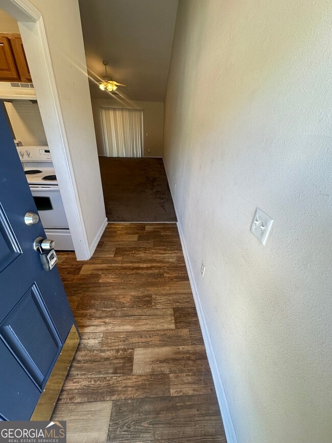 Building Photo - 409 E Lawnwood Ave