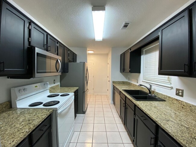 Building Photo - 1326 Tradition Ave