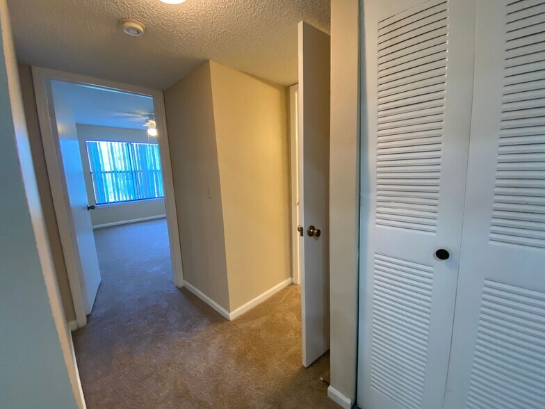 Building Photo - 13525 Eagle Ridge Dr