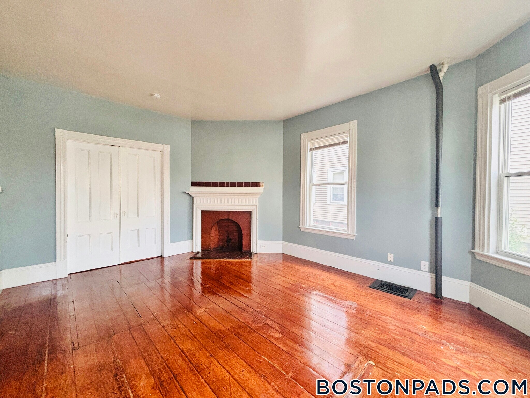 Building Photo - 52 Harvest St