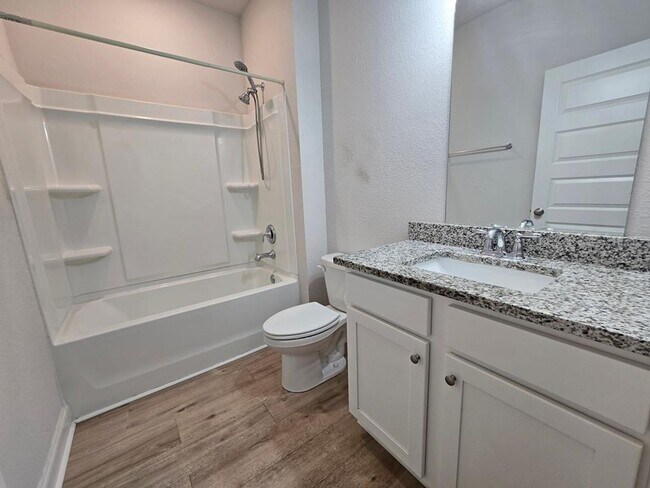 Building Photo - Elegant 4-Bedroom Lake Park Home with Open Layout, Modern Finishes, and Fenced Yard