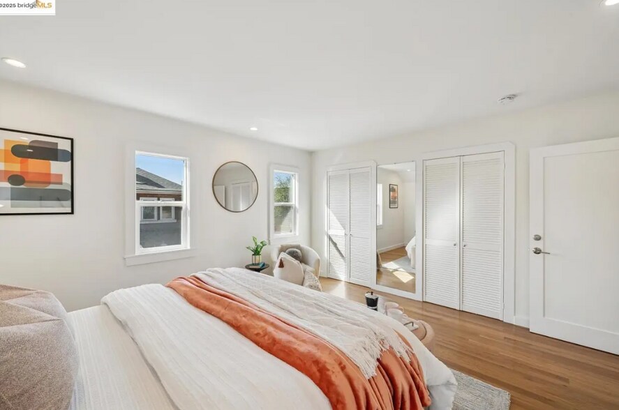 Building Photo - 2419 Webster St