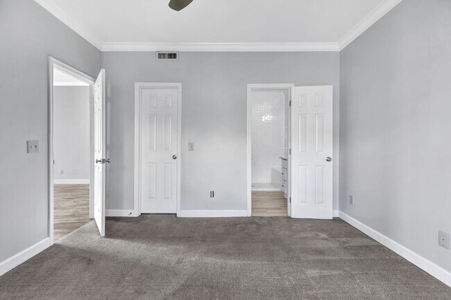 Building Photo - 2-Bed, 2-Bath Condo in the Heart of Green ...