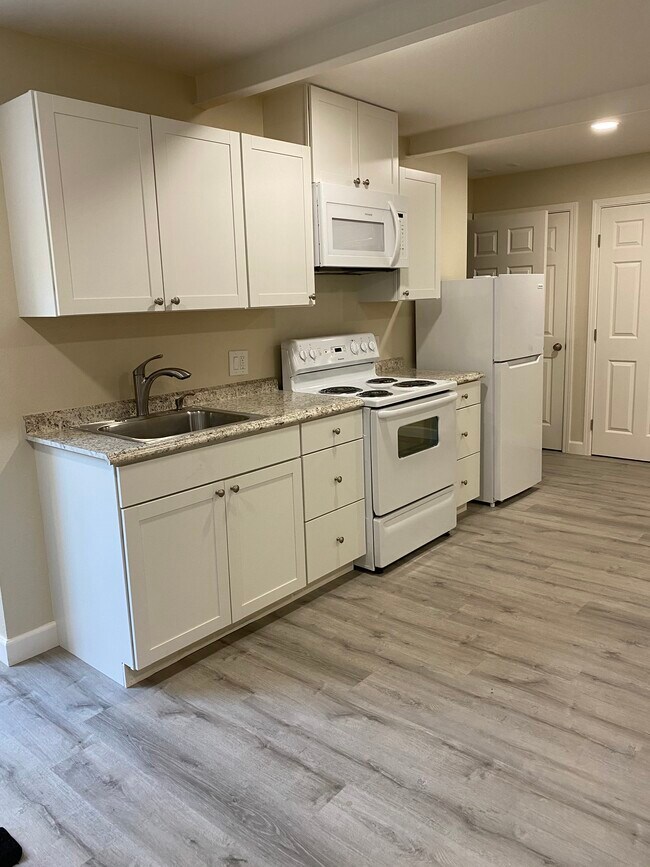 Kitchen - 968 Cinnabar St
