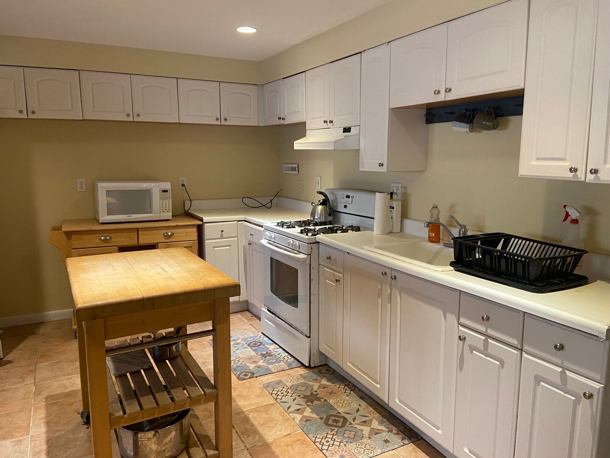 Building Photo - 89 Florida Hill Rd