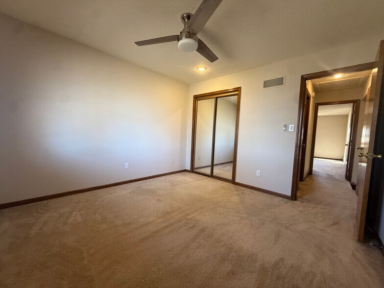 Building Photo - 1011 NW Porter Ct