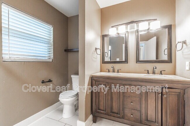 Building Photo - 2423 W Huisache Ave
