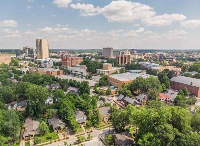 Building Photo - The Oaks Apartments