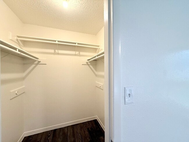 Building Photo - Minnie