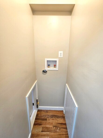 Building Photo - 1001 S Main St