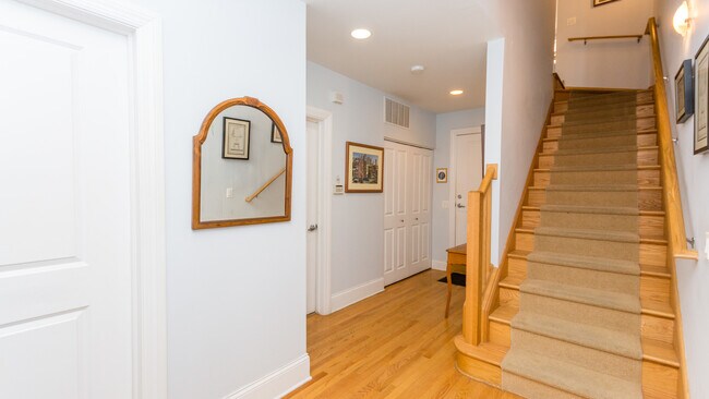 Building Photo - 4113 N Southport Ave