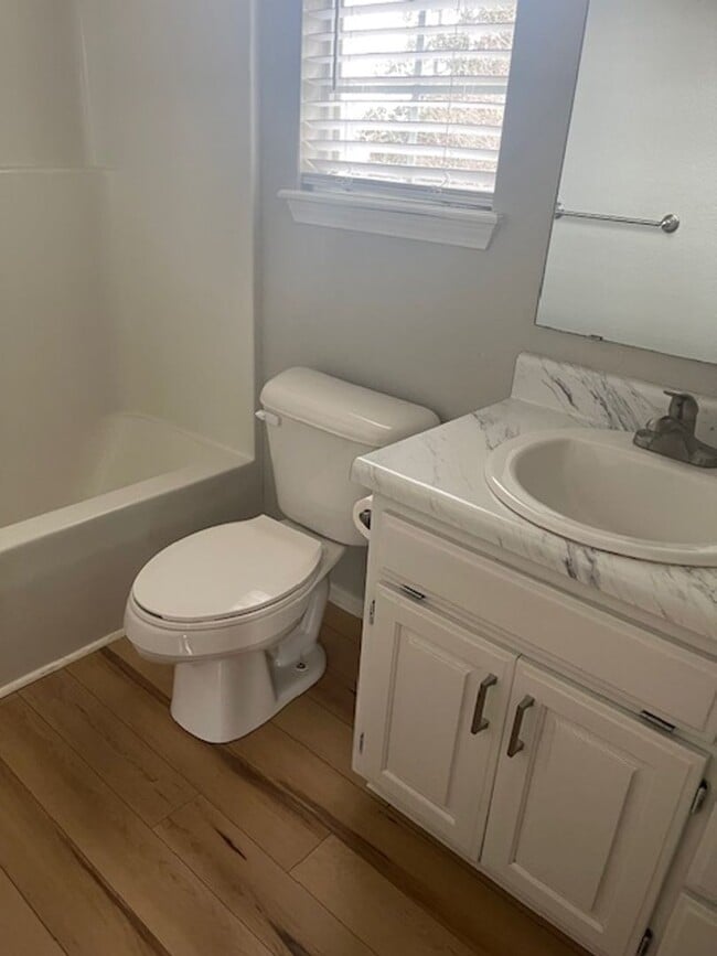 Building Photo - BEAUTIFUL HOME IN GREAT LOCATION! EASY ACC...