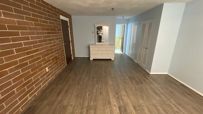 Building Photo - 115 W Squantum St