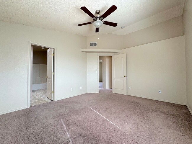Building Photo - 14064 Tierra Halcon Dr