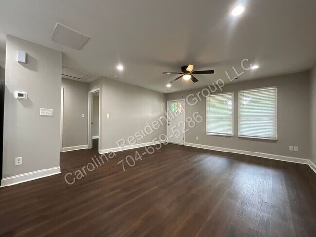 Building Photo - 419 S Green St