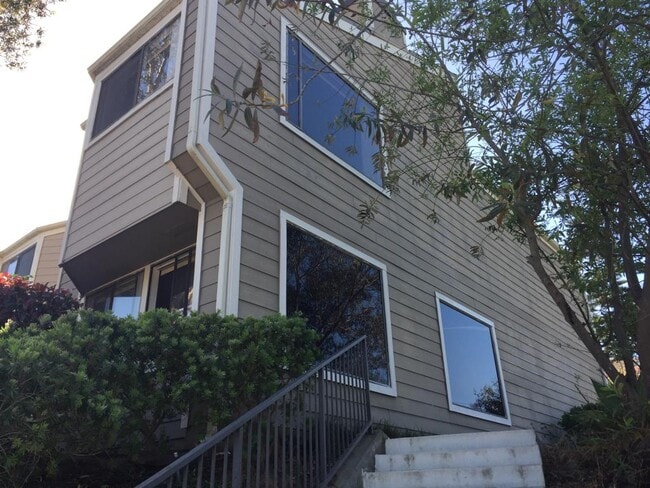 Building Photo - 22 Latitude Ct