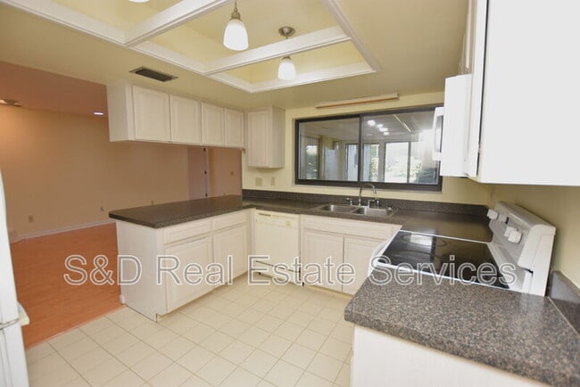 Building Photo - 1715 High Point Dr