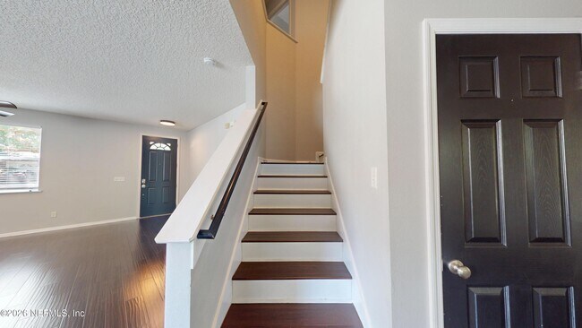 Building Photo - 1063 Collinswood Dr W