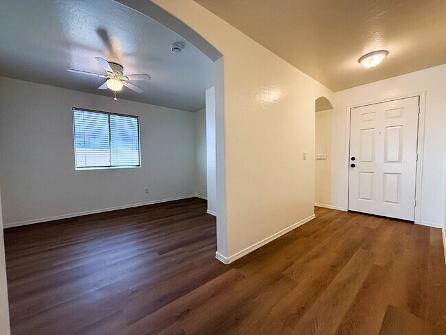 Building Photo - Beautiful Goodyear Home in Centerra – Spacious, Stylish & Move-In Ready!
