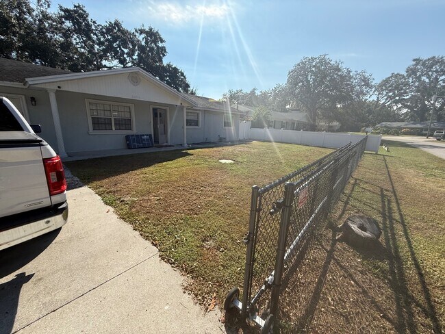 Building Photo - 2504 Ranch Lake Cir