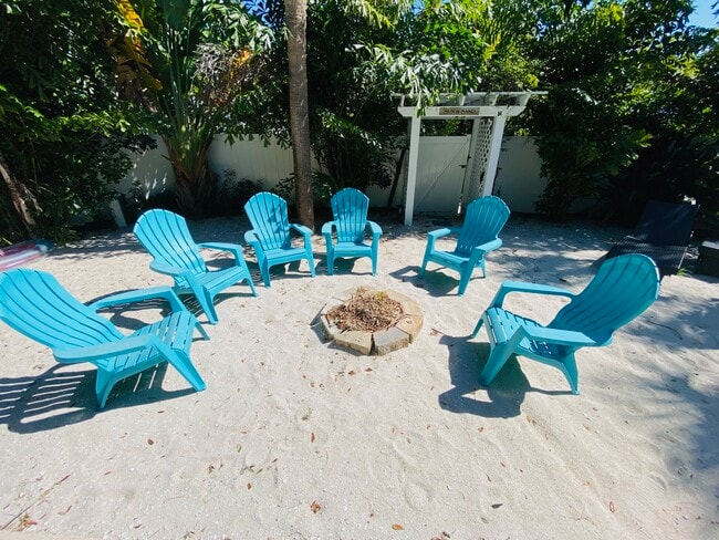 Building Photo - 3401 E Debazan Ave