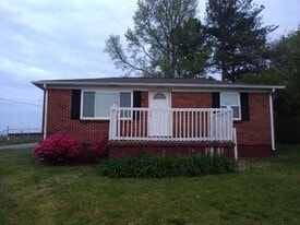 Building Photo - 2690 20th St NE