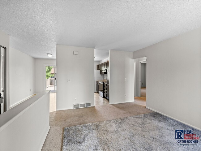 Building Photo - Beautiful & Bright Home in South West Fort...
