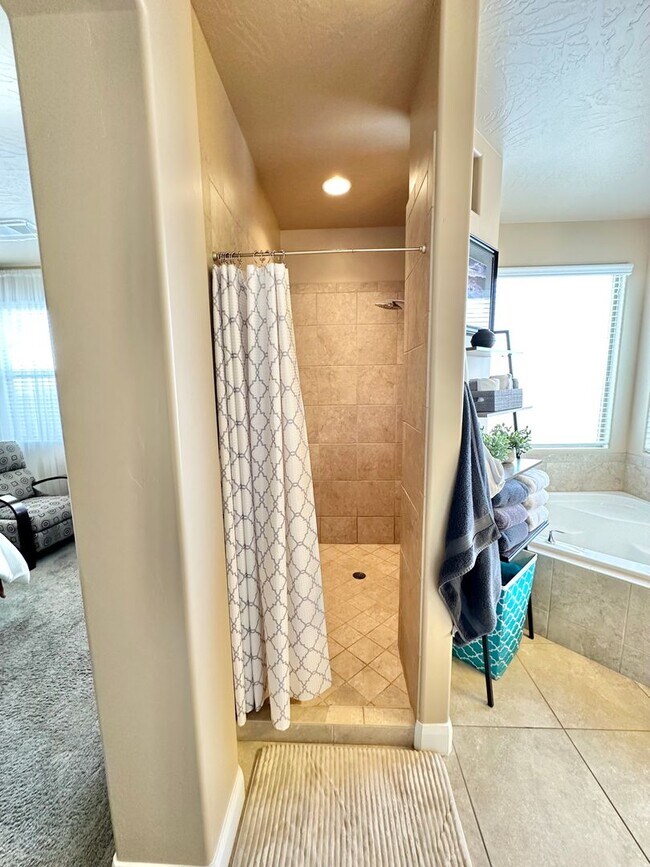 Building Photo - Short term lease! Beautiful Furnished St. George Home!!