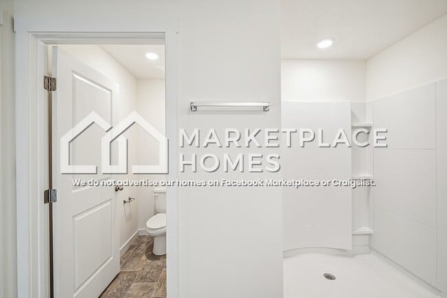 Building Photo - 4146 Hines Ln NE