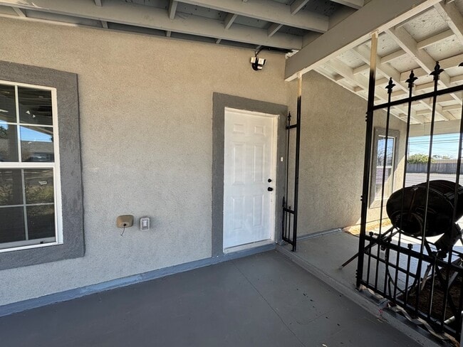 Building Photo - 2700 Cumberland Rd