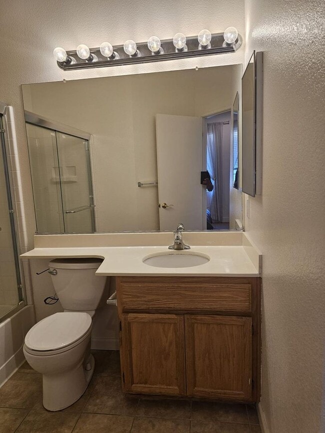 Building Photo - Modern 3BD/3BA Townhouse in Prime Union Ci...