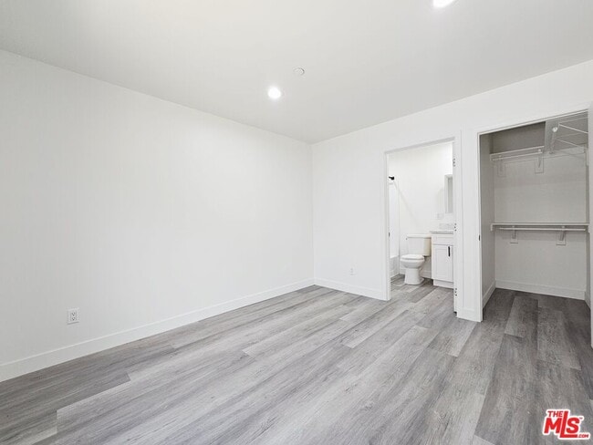 Building Photo - 4112 1/2 Normandie Ave