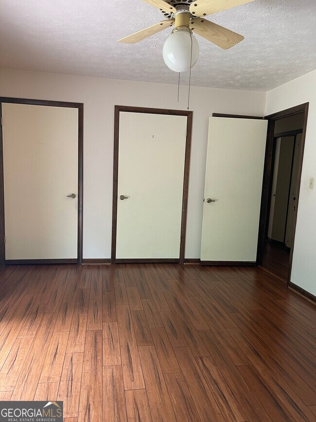 Building Photo - 170 Longview Dr