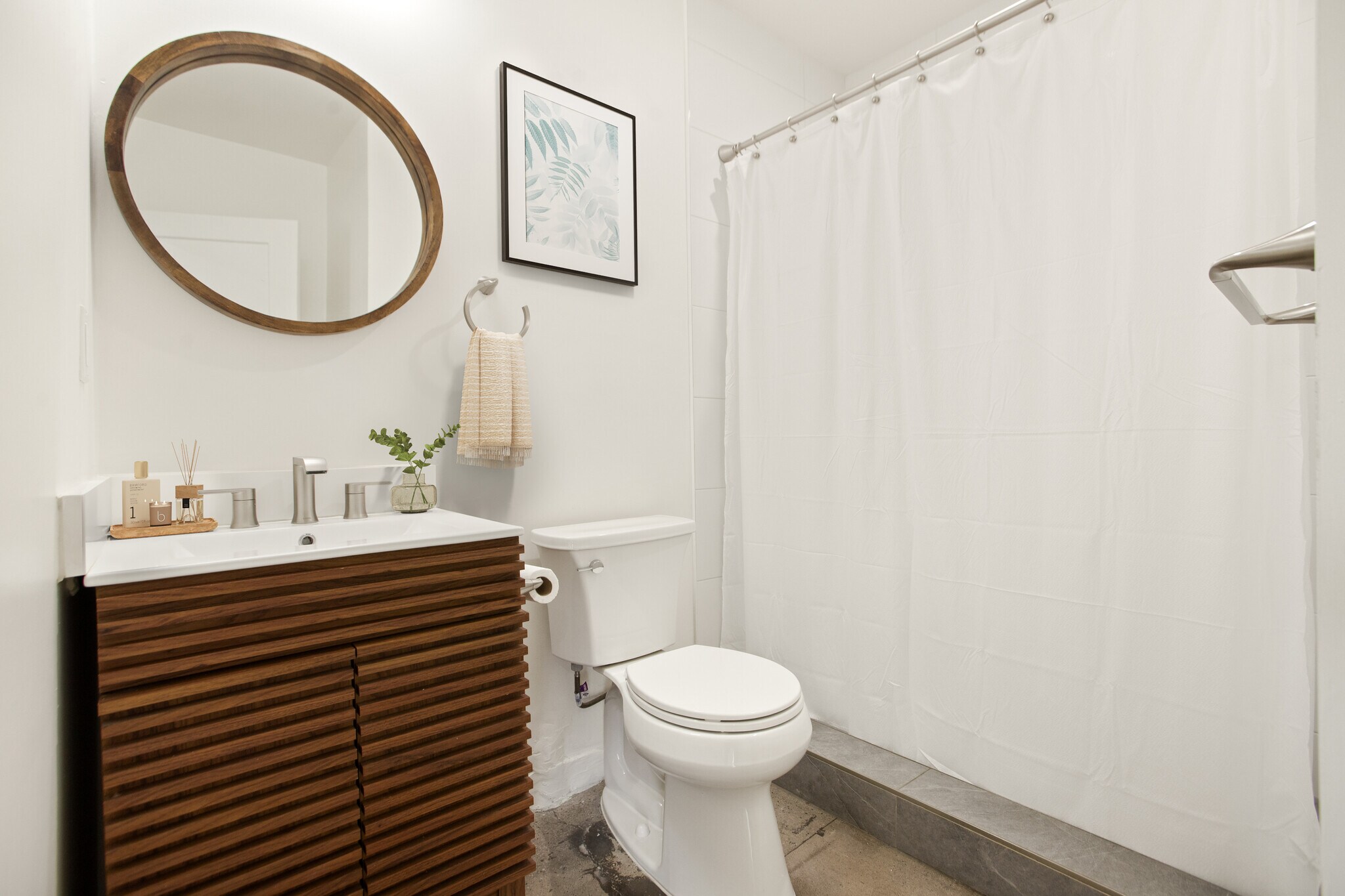 Modern Shower Staged - 23046 Saticoy St