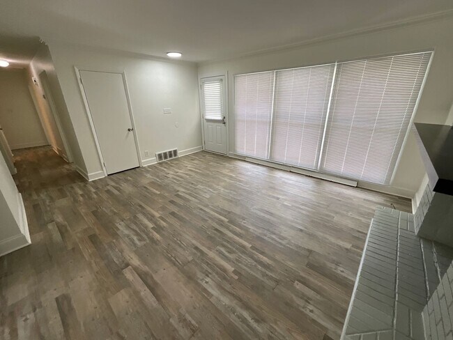 Building Photo - 4026 Sedgewood Ln