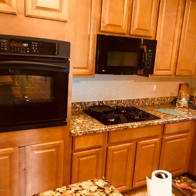 Building Photo - 8851 W Augusta Ave