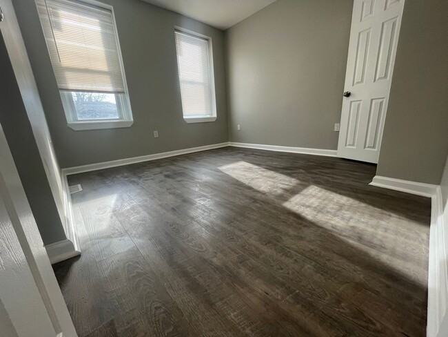 Building Photo - New 2 Bed/2Bath Home near Bergen Square in...